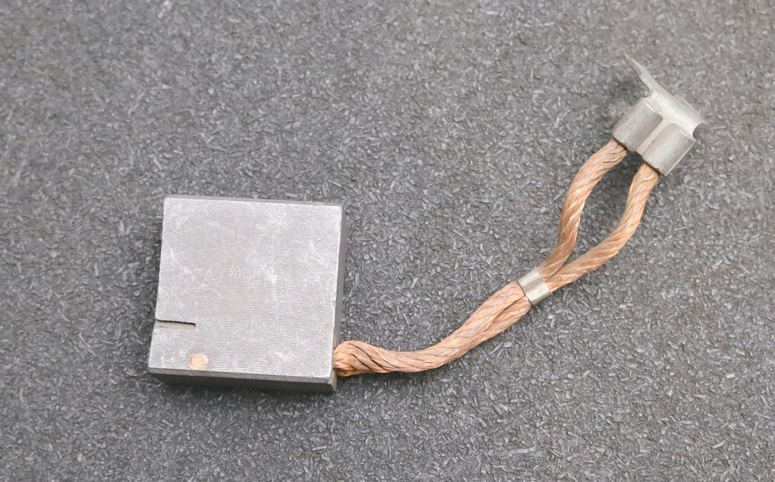 Bild des Artikels CARBONE-Block-Kohlebürste-mit-zwei-Litzen-EG34D-40x20x40mm(t-x-a-x-r)-unbenutzt