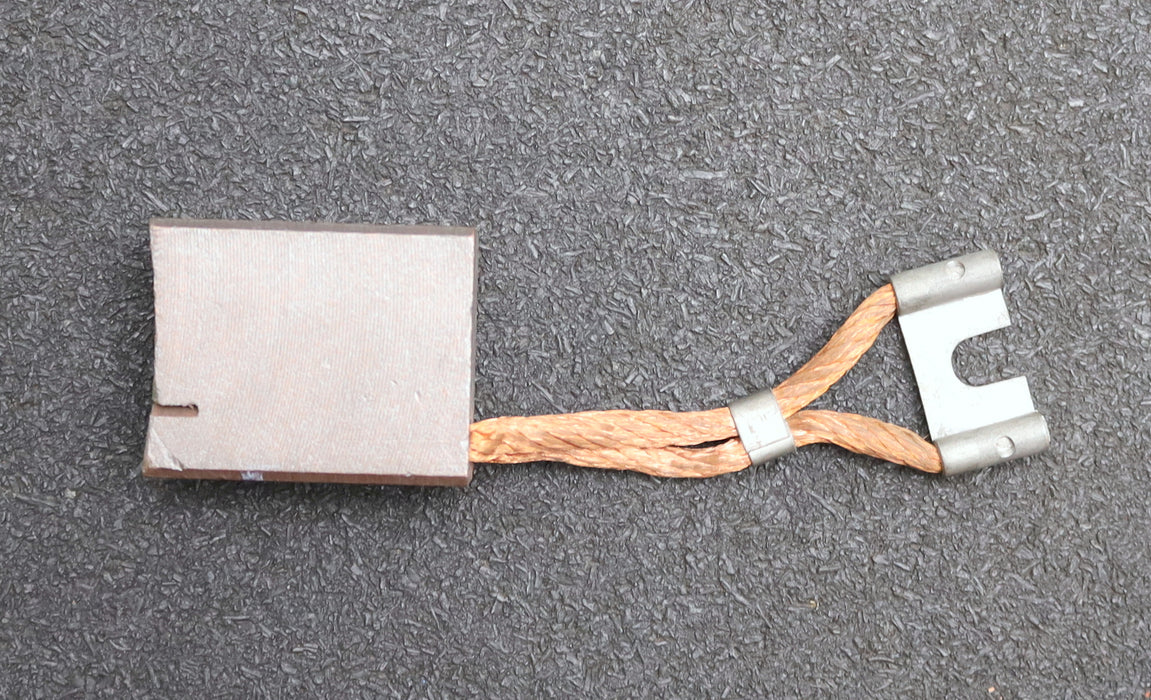 Bild des Artikels CARBONE-Block-Kohlebürste-mit-zwei-Litzen-MK75-32x16x40mm(t-x-a-x-r)-unbenutzt