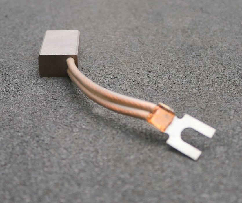 Bild des Artikels CARBONE-Block-Kohlebürste-mit-zwei-Litzen-MK65-16x25x40mm(t-x-a-x-r)-unbenutzt