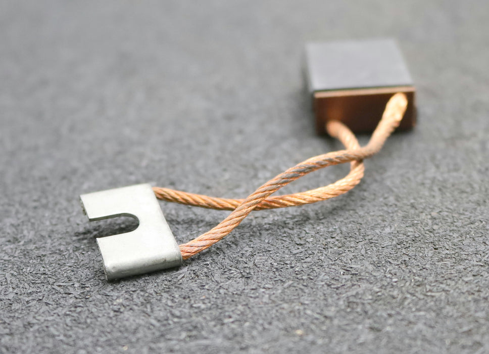 Bild des Artikels CARBONE-Montierte-Zwillings-Kohlebürste-EG98B-12,5x25x33mm(t-x-a-x-r)-Kabelschuh