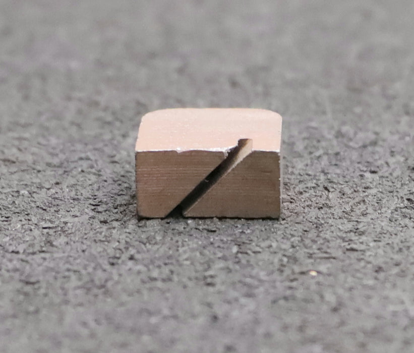 Bild des Artikels R+W-Block-Kohlebürste-ohne-Litze-RC84-16x8x16mm(t-x-a-x-r)-mit-Staubrille