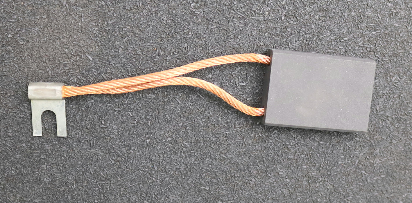 Bild des Artikels SCHUNK-Block-Kohlebürste-mit-zwei-Litzen-E49-12,5x32x45mm-(t-x-a-x-r)-unbenutzt