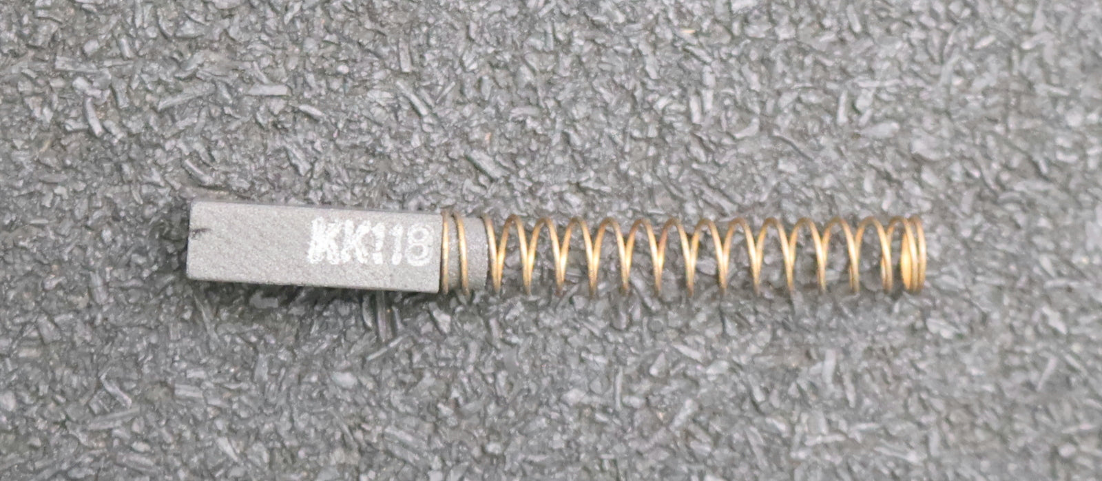 Bild des Artikels 6x-Kleinkohlebürste-KK118-6x5x10mm-(t-x-a-x-r)-ohne-Kabel-mit-Feder-unbenutzt