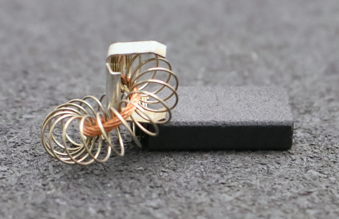Bild des Artikels 4x-Kleinkohlebürste-E49-6x13x27,5mm-(t-x-a-x-r)-mit-Kabel,-Feder-und-Bügel