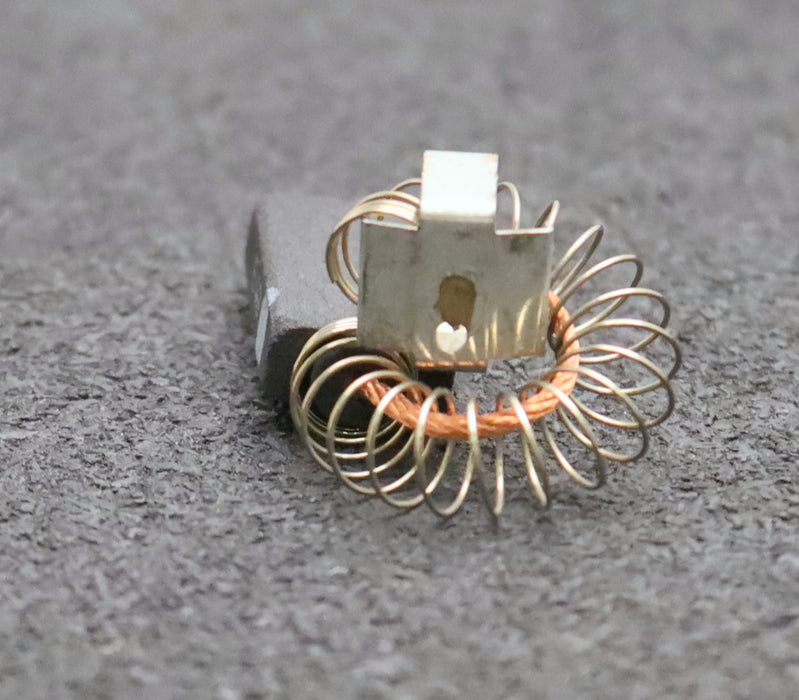 Bild des Artikels 4x-Kleinkohlebürste-E49-6x13x27,5mm-(t-x-a-x-r)-mit-Kabel,-Feder-und-Bügel