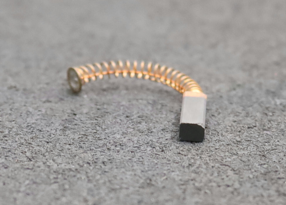 Bild des Artikels 4x-Kleinkohlebürste-4,5x6x28mm-(t-x-a-x-r)-mit-Kabel,-Feder-und-Teller-unbenutzt