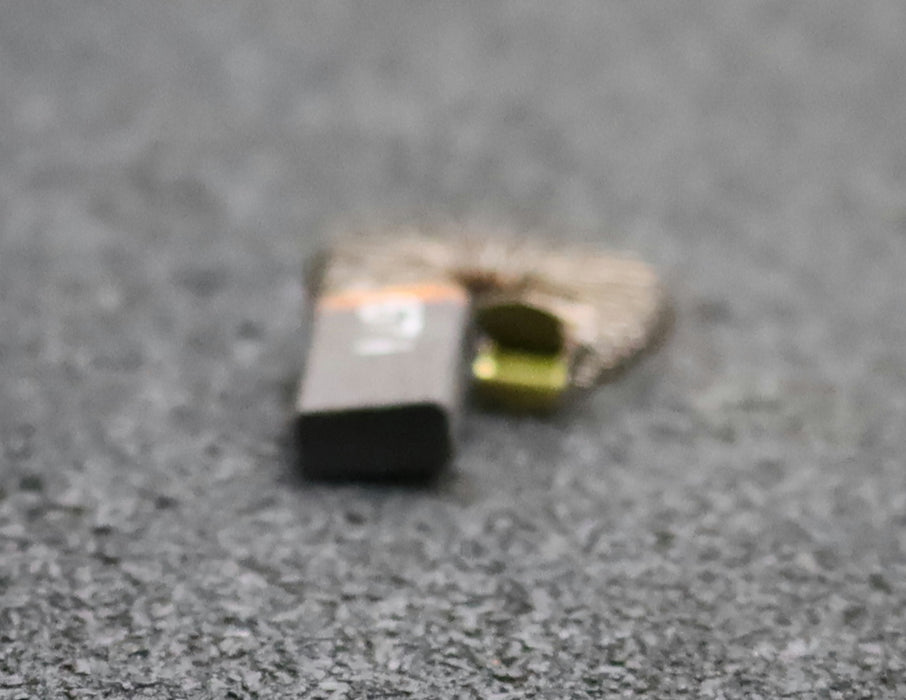 Bild des Artikels 4x-Kleinkohlebürste-671-5x10x22mm(t-x-a-x-r)-+Kabel+Feder+V-Bügel-unbenutzt