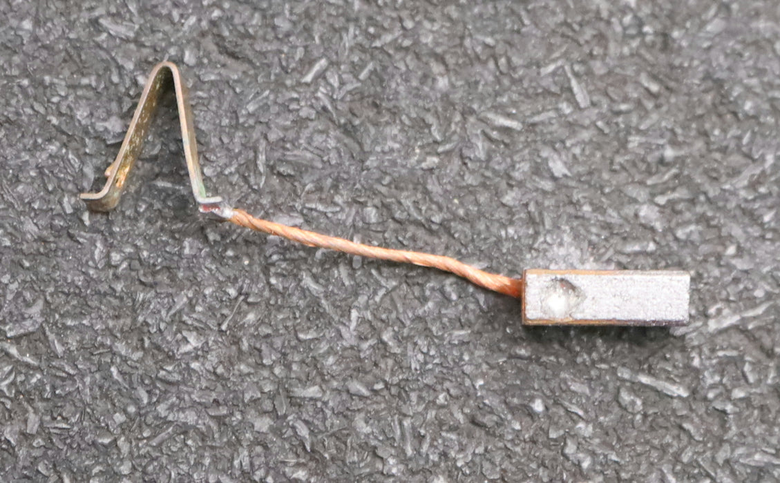 Bild des Artikels 5x-Kleinkohlebürste-5x4x11,5mm(t-x-a-x-r)-mit-V-Kabelschuh-Kabellänge-25mm