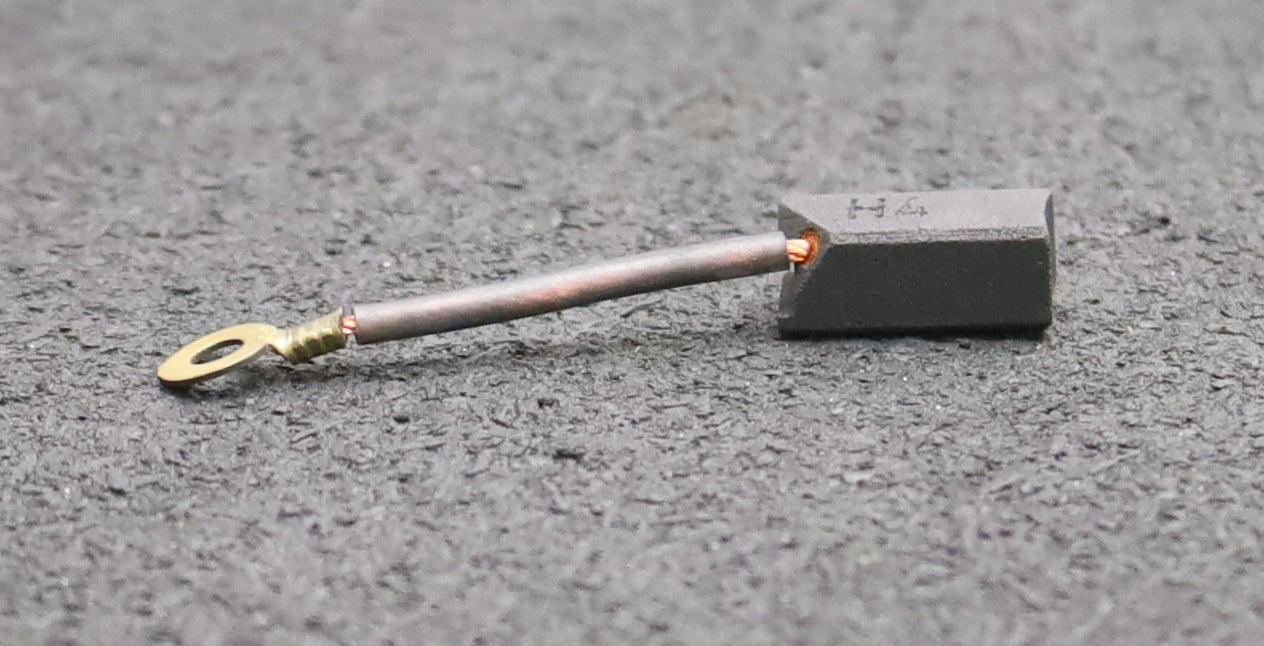 Bild des Artikels 4x-Kleinkohlebürste-H4-6,4x6,4x15,5mm(t-x-a-x-r)-mit-Kabelschuh-Kabellänge-25mm