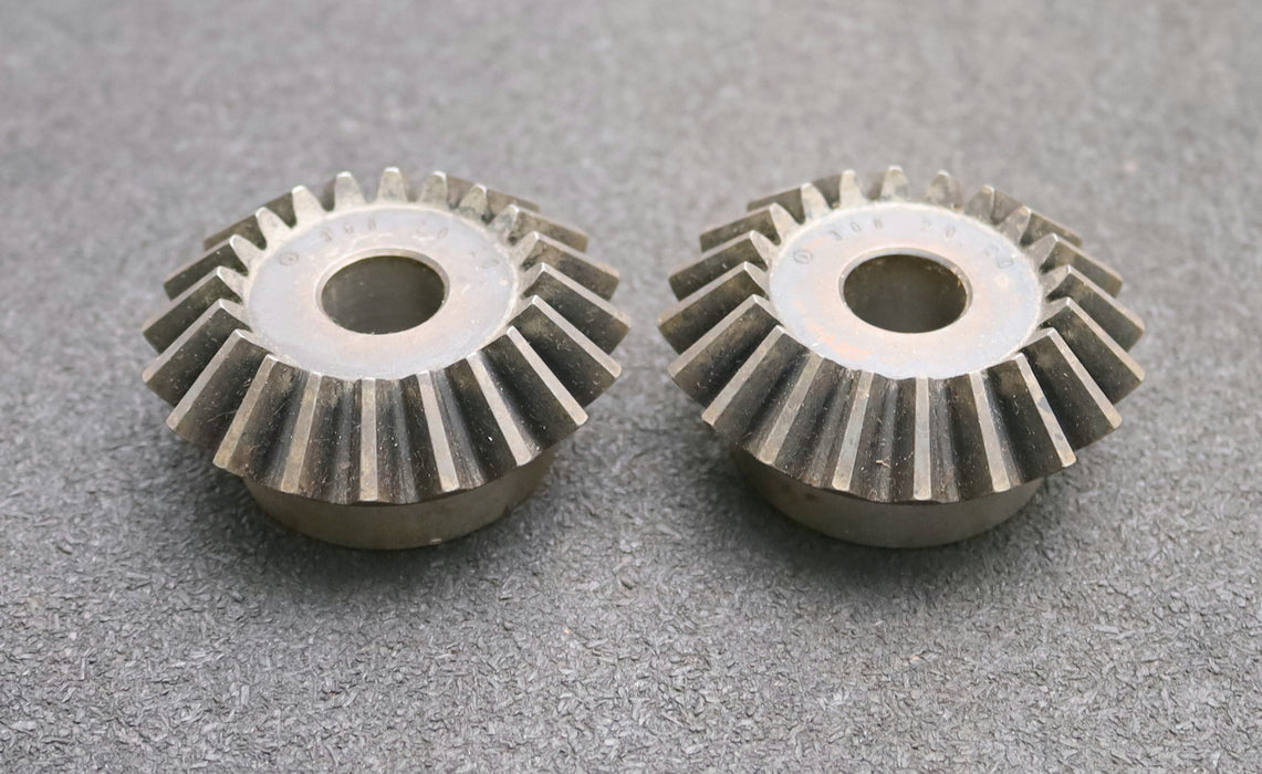 Bild des Artikels BERNER-Kegelradpaar-90°-mit-Zähnezahl-20-Übersetzung-i=-1:1-BohrungsØ-16mm