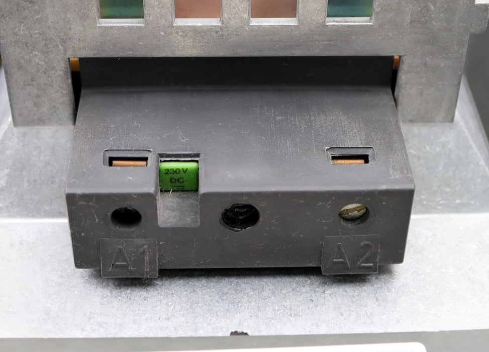 Bild des Artikels SIEMENS-Leistungsschalter-3TB5617-0B-Spulenspannung-230VDC-115-355kW-300/270A