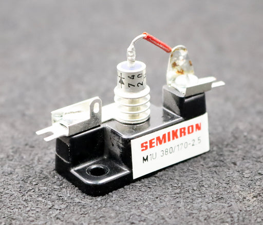 Bild des Artikels SEMIKRON-Silizium-Diode-SKN2,5/12-1200V-2,5A-Gleichrichterdiode-auf-Gehäuse