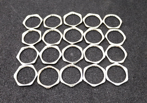 Bild des Artikels 20x-Sechskanntgegenmutter-PG29-DIN-46320-Messing-vernickelt-unbenutzt