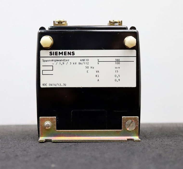 Bild des Artikels SIEMENS-Spannungswandler-4NK10-1,9-/-3kV-VA-15-380/100V-50HZ-unbenutzt