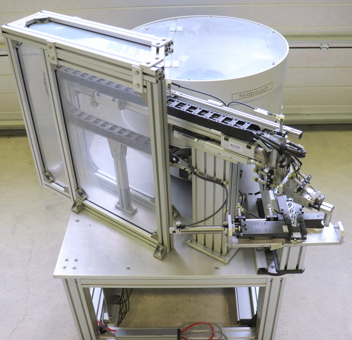 Bild des Artikels FELDPAUSCH-Zuführautomation-Linearförderer-FS-61-mit-Ordnungsautomat-0A60