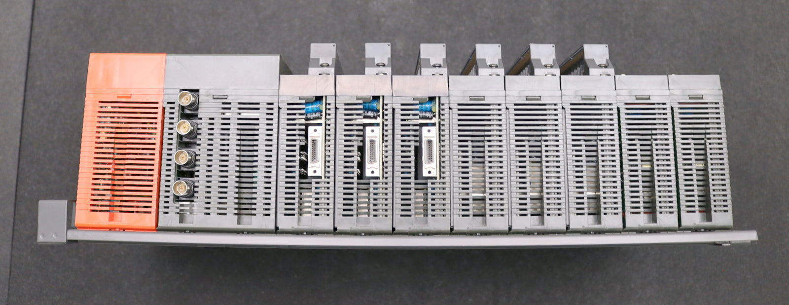 Bild des Artikels MITSUBISHI-MELSEC-PLC-System-mit:-1x-A63P-1x-A3ACPU-3x-A616AD-3x-A68RD3-….