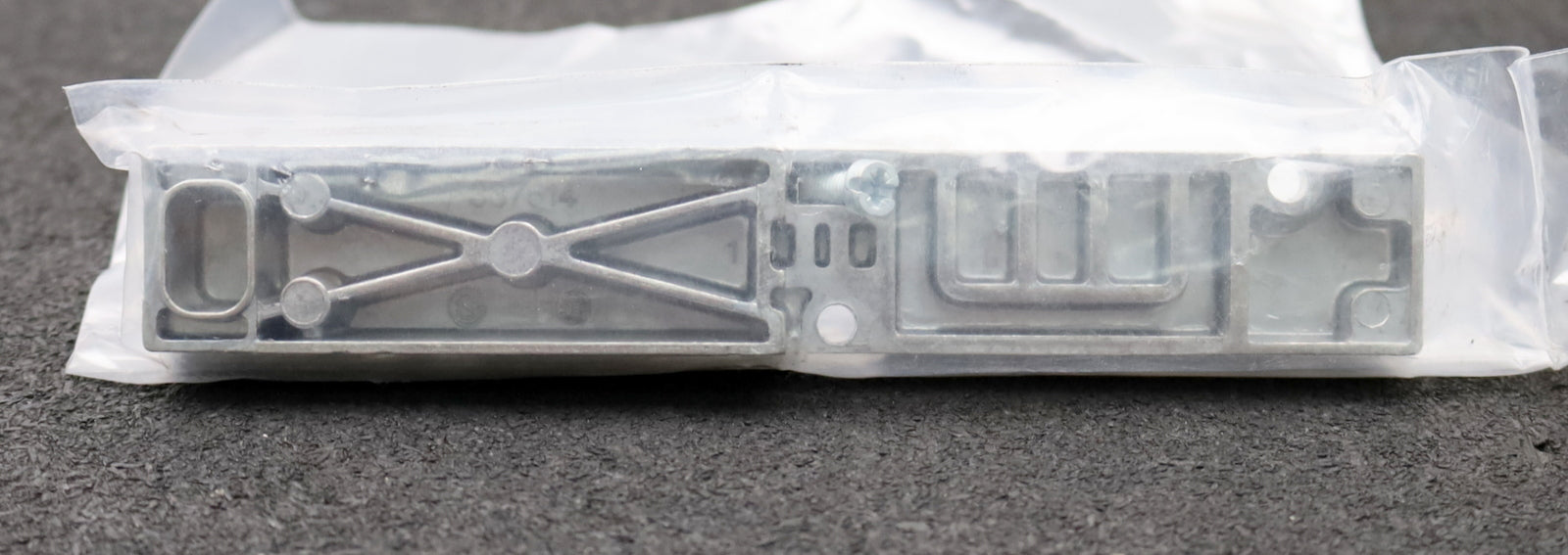 Bild des Artikels FESTO-2x-Abdeckplatte-IAP-03-7,0-Art.Nr.-18745-unbenutzt-in-OVP-