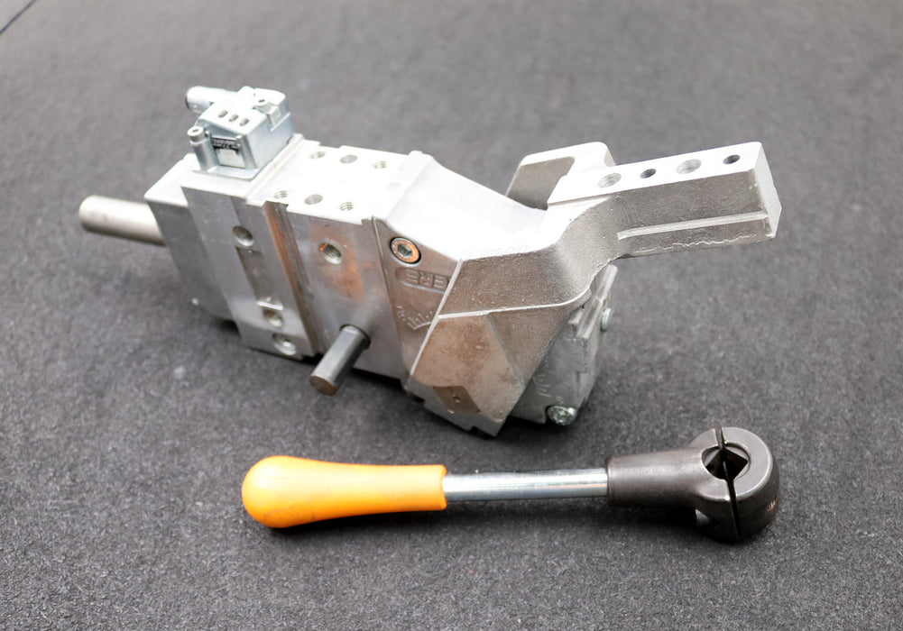 Bild des Artikels UNIVER-Spanner-mit-Handhebel-mit-Spannarm-UFL450VEE-Haltemoment-1750Nm-unbenutzt