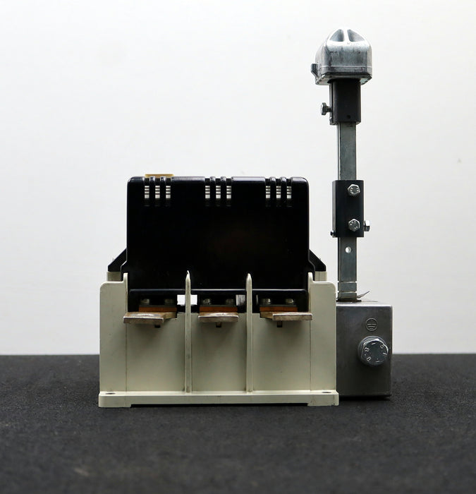 Bild des Artikels SIEMENS-Lasttrennschalter-3KE4330-0AA-400A-3-polig-U=1000V-mit-Griff-gebraucht