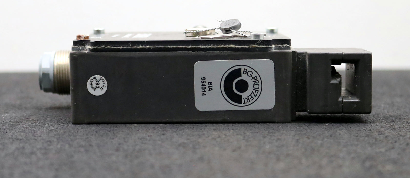 Bild des Artikels EUCHNER-Sicherungsschalter-TZ1RE024SR6-Ue=-250VAC-10A-24VDC-6A-gebraucht