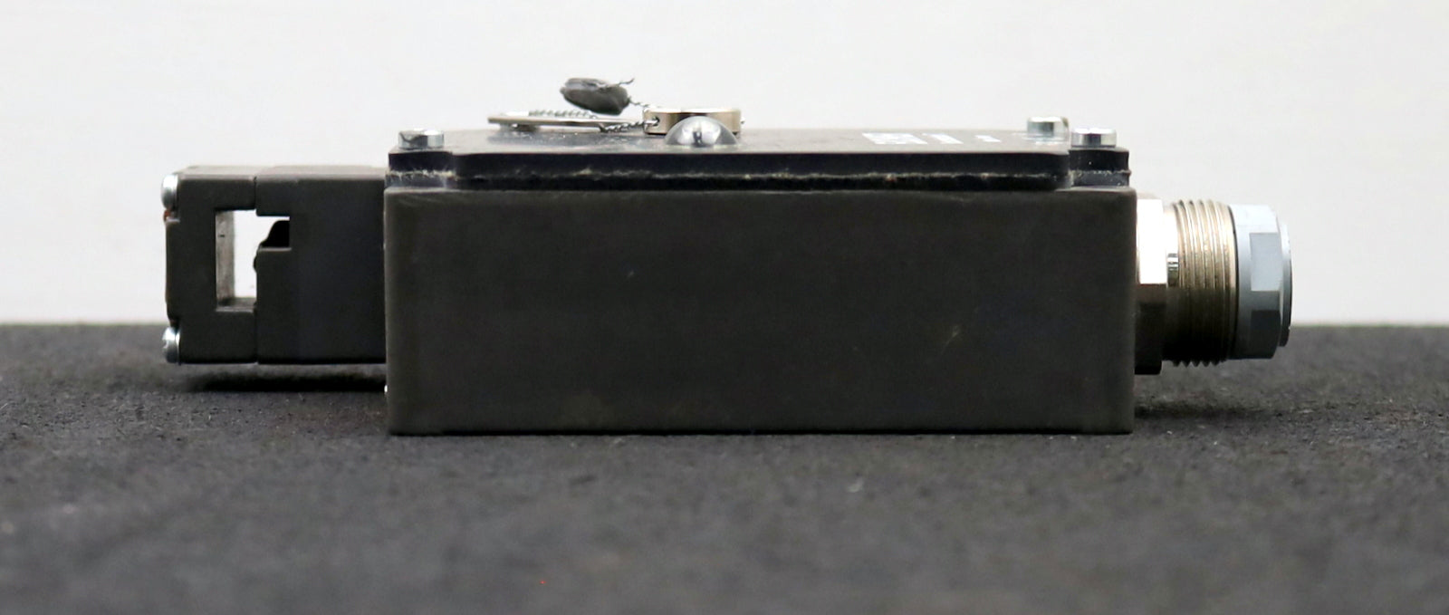 Bild des Artikels EUCHNER-Sicherungsschalter-TZ1RE024SR6-Ue=-250VAC-10A-24VDC-6A-gebraucht