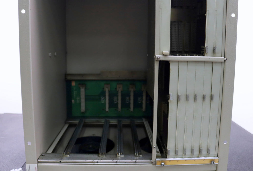 Bild des Artikels SIEMENS-SINUMERIK-8M-Rack-6FC3381-0HA-Z-Nr.-A-467385-ohne-Einschubplatinen