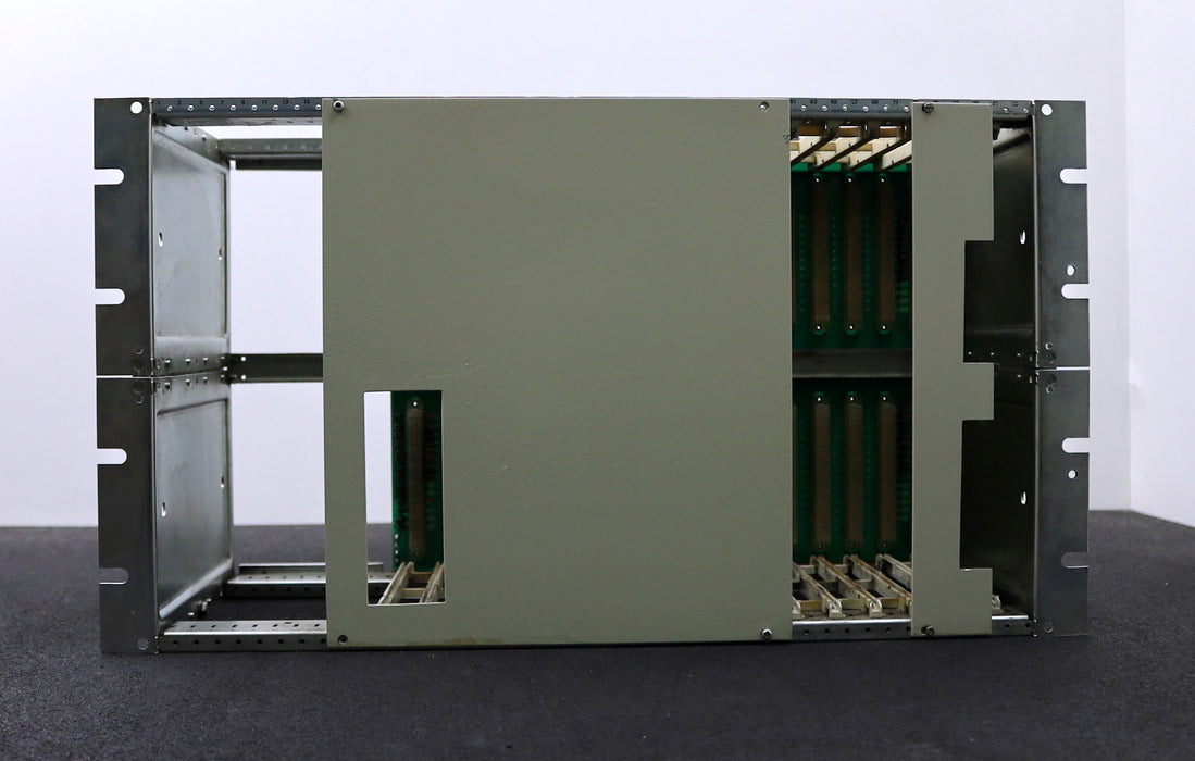 Bild des Artikels BBC-Rack-GJR5-1331-00-R1-ohne-Einschübe-mit-rückseitiger-Platine-GJR5-1319-11-P4
