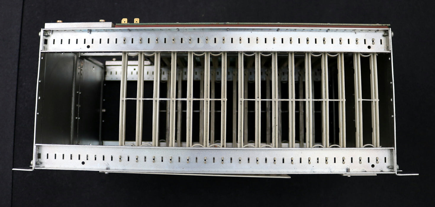 Bild des Artikels BBC-Rack-GJR5-1331-00-R1-ohne-Einschübe-mit-rückseitiger-Platine-GJR5-1319-11-P4