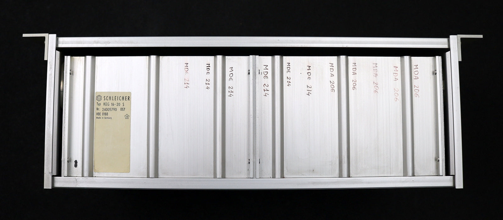 Bild des Artikels SCHLEICHER-Promodul-K-Einschub-Rack-mit-16-Plätzen-KEG-16-20-S-Nr.-24005790-057