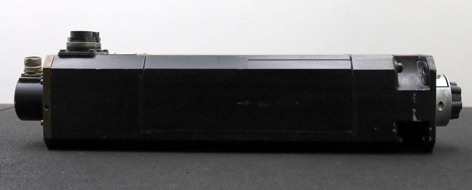 Bild des Artikels BOSCH-Bürstenloser-Servomotor-SD-B3.068.030-10.000-6,8Nm-I0=-6,3A-Tacho-2,7mVmin