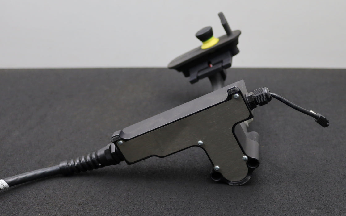 Bild des Artikels IGUS-/-KLINGEL-Halter-für-Bedienpanel-1011328-F-80120-F23-1016071-A-1016161-B