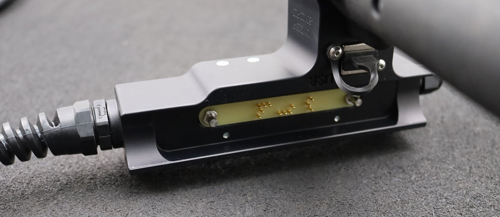 Bild des Artikels IGUS-/-KLINGEL-Halter-für-Bedienpanel-1011328-F-80120-F23-1016071-A-1016161-B