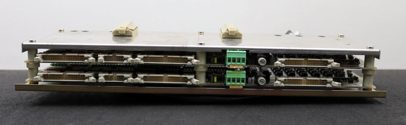 Bild des Artikels SIEMENS-I/O-Modul-mit-Montageplatte-6FC3984-3RA-64E/32Ausgänge-DC24V-130V