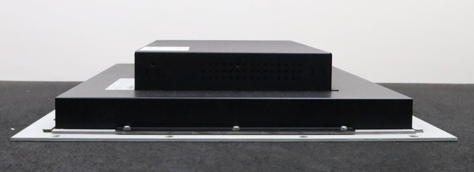 Bild des Artikels TL-ELECTRONIC-19"-TFT-LCD-Industrie-Monitor-MT-19VDAC-AU-19mL-100-240VDC-50/60Hz