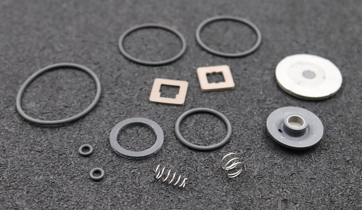 Bild des Artikels DONALDSON-Service-Kit-UFM-T-05-1C302140-unbenutzt-in-OVP