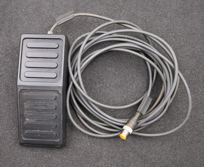 Bild des Artikels OMRON-Fussschalter-GFS-30G-410/2015-6A-250V-50Hz-mit-4-Pin-Stecker-male