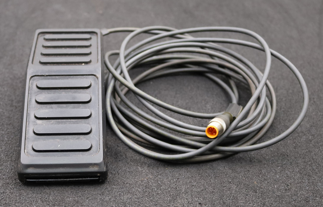 Bild des Artikels OMRON-Fussschalter-GFS-30G-410/2015-6A-250V-50Hz-mit-4-Pin-Stecker-male