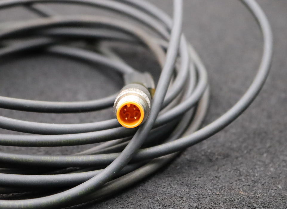 Bild des Artikels OMRON-Fussschalter-GFS-30G-410/2015-6A-250V-50Hz-mit-4-Pin-Stecker-male