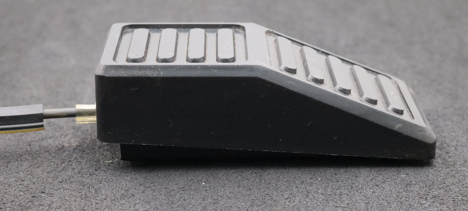 Bild des Artikels OMRON-Fussschalter-GFS-30G-410/2015-6A-250V-50Hz-mit-4-Pin-Stecker-male