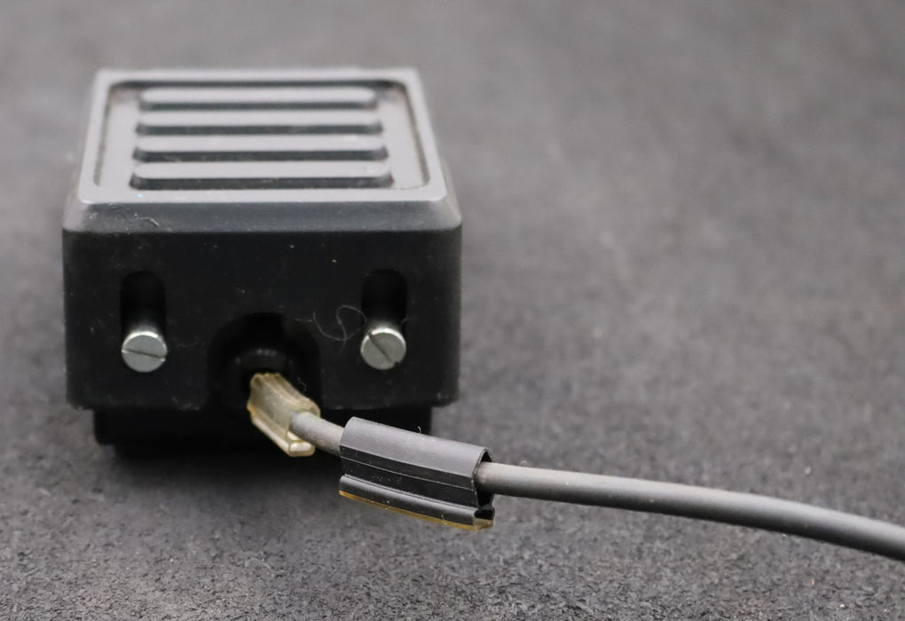 Bild des Artikels OMRON-Fussschalter-GFS-30G-410/2015-6A-250V-50Hz-mit-4-Pin-Stecker-male