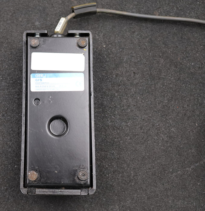 Bild des Artikels OMRON-Fussschalter-GFS-30G-410/2015-6A-250V-50Hz-mit-4-Pin-Stecker-male