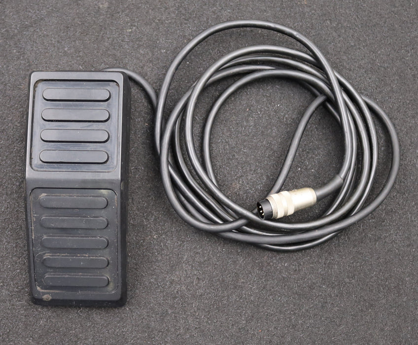 Bild des Artikels OMRON-Fussschalter-GFS-30G-410/2015-6A-250V-50Hz-mit-5-Pin-Stecker-male