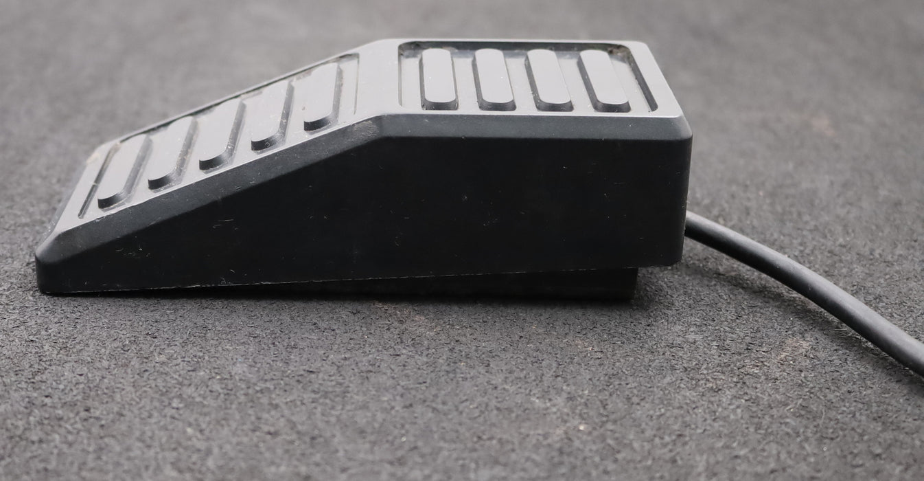 Bild des Artikels OMRON-Fussschalter-GFS-30G-410/2015-6A-250V-50Hz-mit-5-Pin-Stecker-male