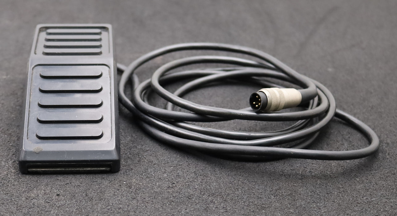 Bild des Artikels OMRON-Fussschalter-GFS-30G-410/2015-6A-250V-50Hz-mit-5-Pin-Stecker-male