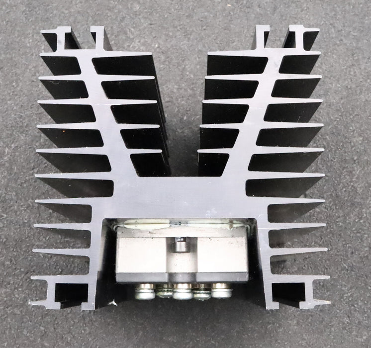 Bild des Artikels IXYS-Brückengleichrichter-VU-55-12-N07-623-B390-mit-Alu-Kühlgerippe-gebraucht