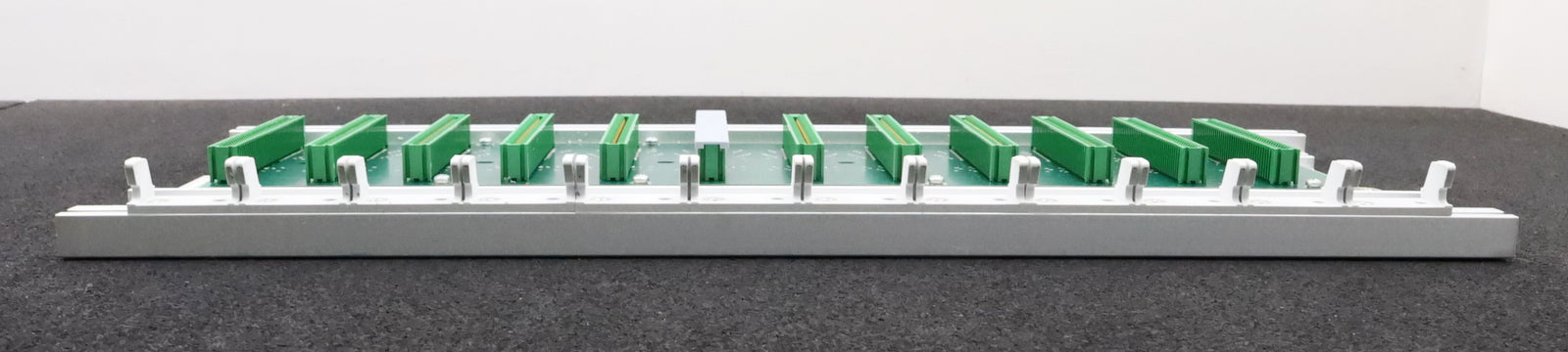 Bild des Artikels SCHLEICHER-Subrack-Typ-UBT-12-Nr.-31106775-41-085-12-Steckplätze-gebraucht