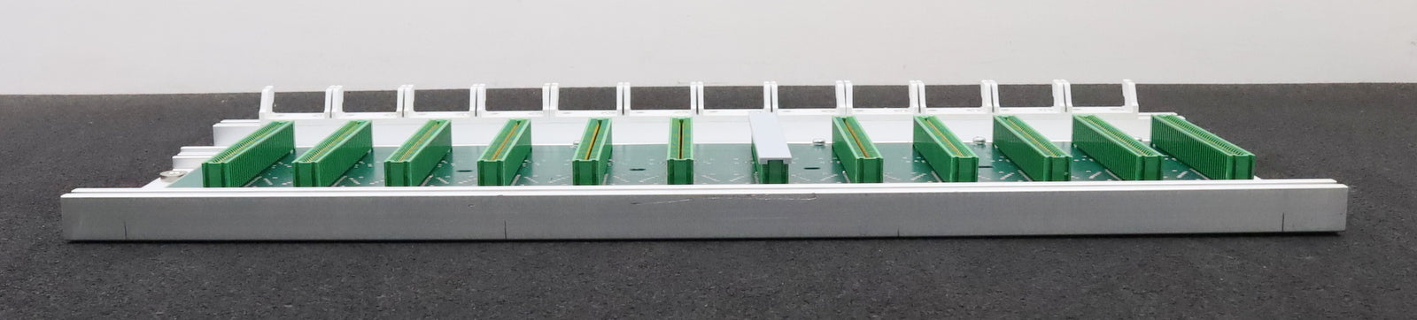 Bild des Artikels SCHLEICHER-Subrack-Typ-UBT-12-Nr.-31106775-41-085-12-Steckplätze-gebraucht