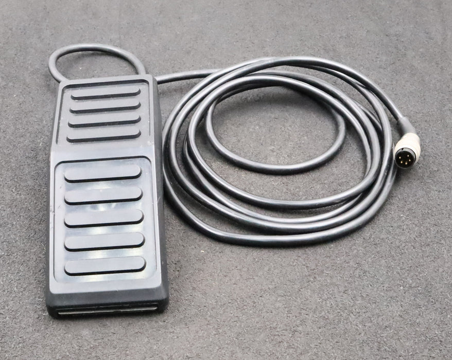 Bild des Artikels OMRON-Fussschalter-GFS-6A-250V-50Hz-mit-5-Pin-Stecker-male-gebraucht