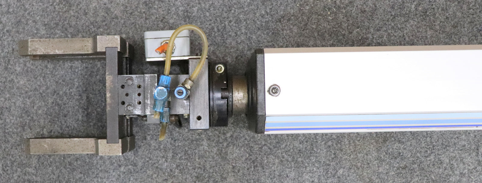 Bild des Artikels PARKER-HYDROAUTOMATION-Hydraulikzylinder-mit-Greifeinheit-3L3EN01AP-800-Hub-800m