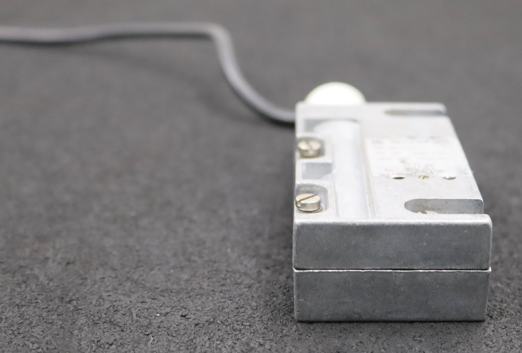 Bild des Artikels SCHMERSAL-Magnetschalter-Typ-BN-54-10Z/1-220VAC-für-Aufzug-Best.Nr.-77-113